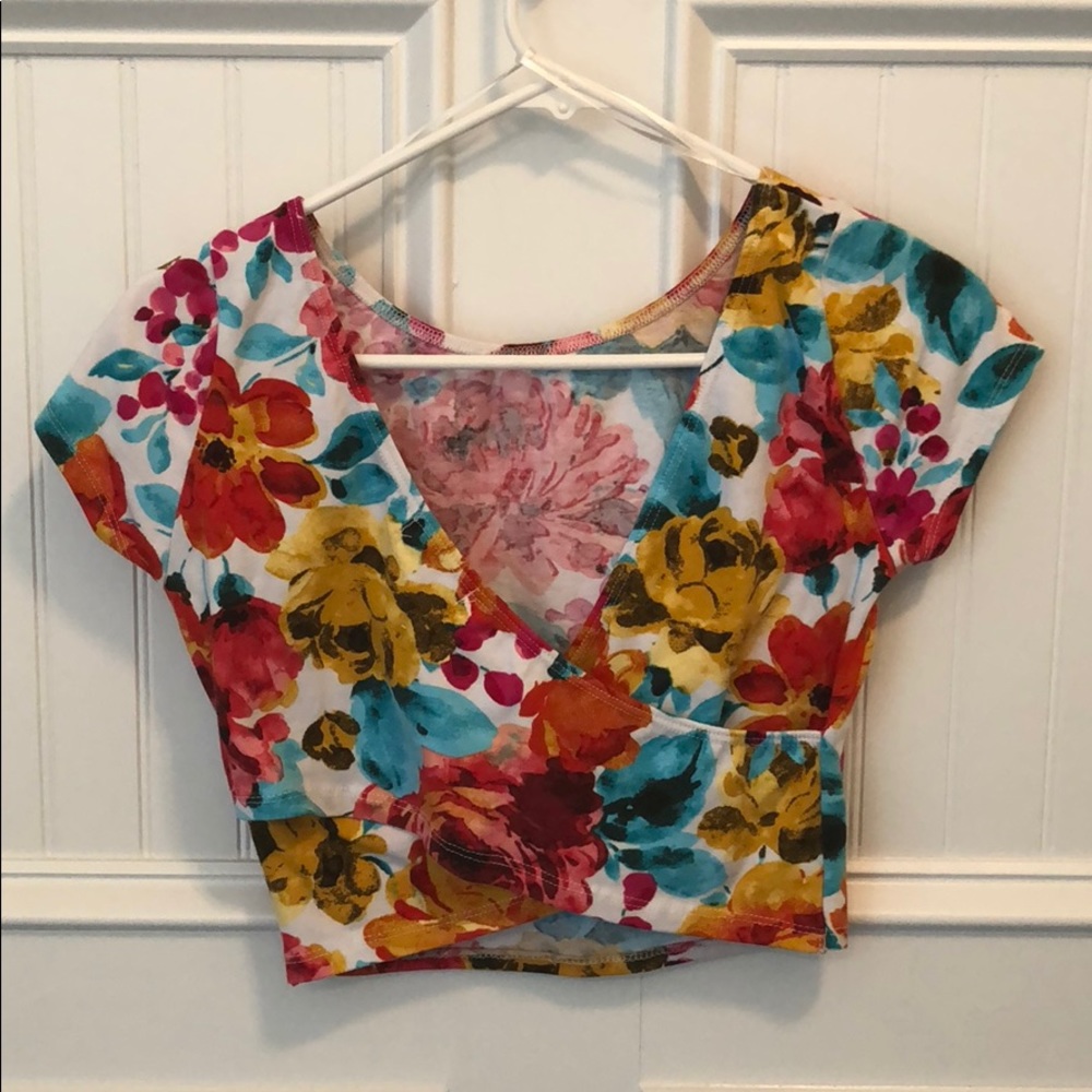 Moving sale! NWOT wrap crop top